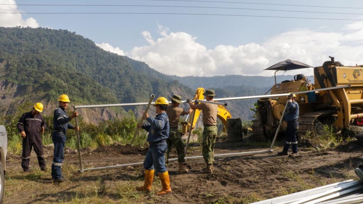 Petroecuador informó que continua con los trabajos para reactivar a los oleoducto.