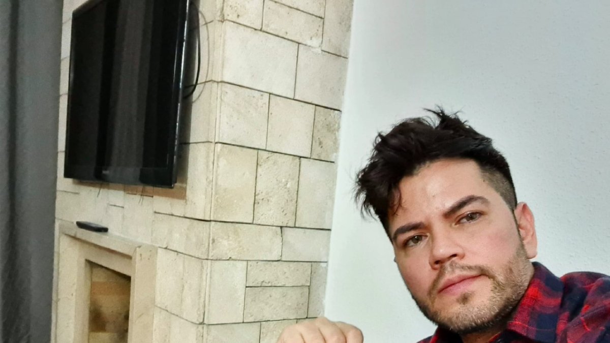 El actor Santiago Espí lleva dos décadas viviendo en España.