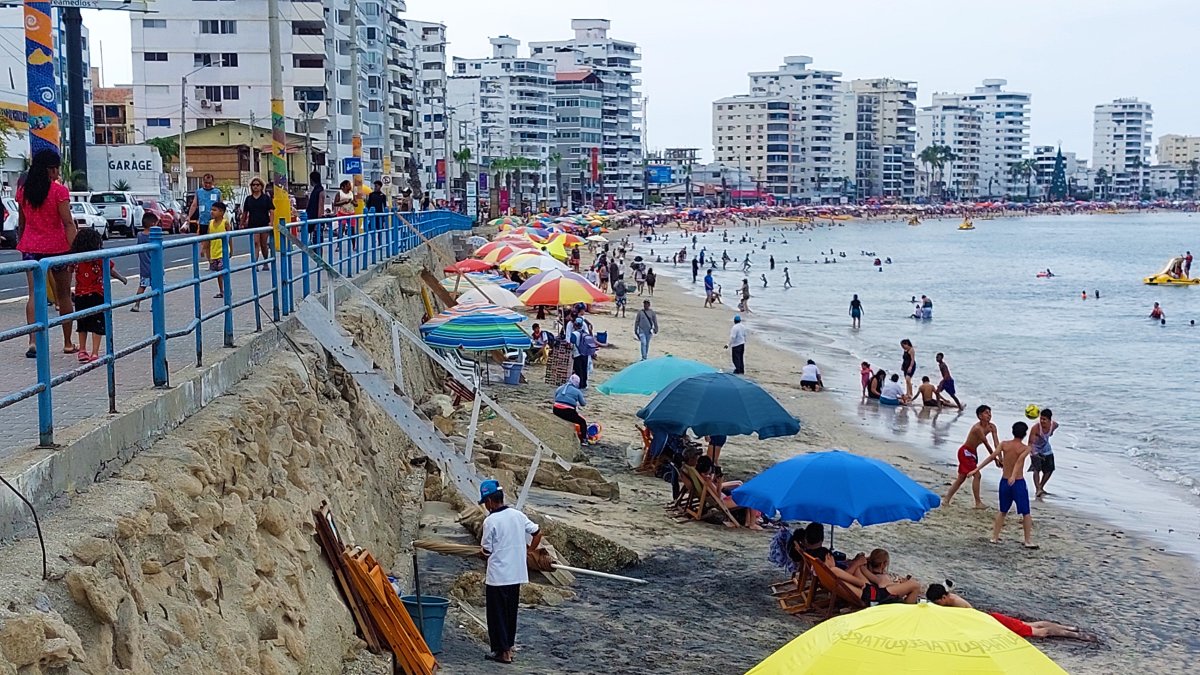 Balneario. Salinas acoge a muchos turistas en los feriados.