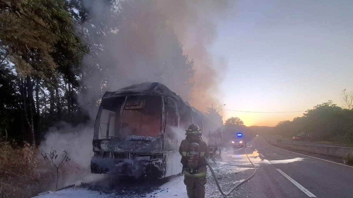 Reciente. El fin de semana, un bus de transporte de migrantes se incendió. No hubo víctimas mortales ni heridos