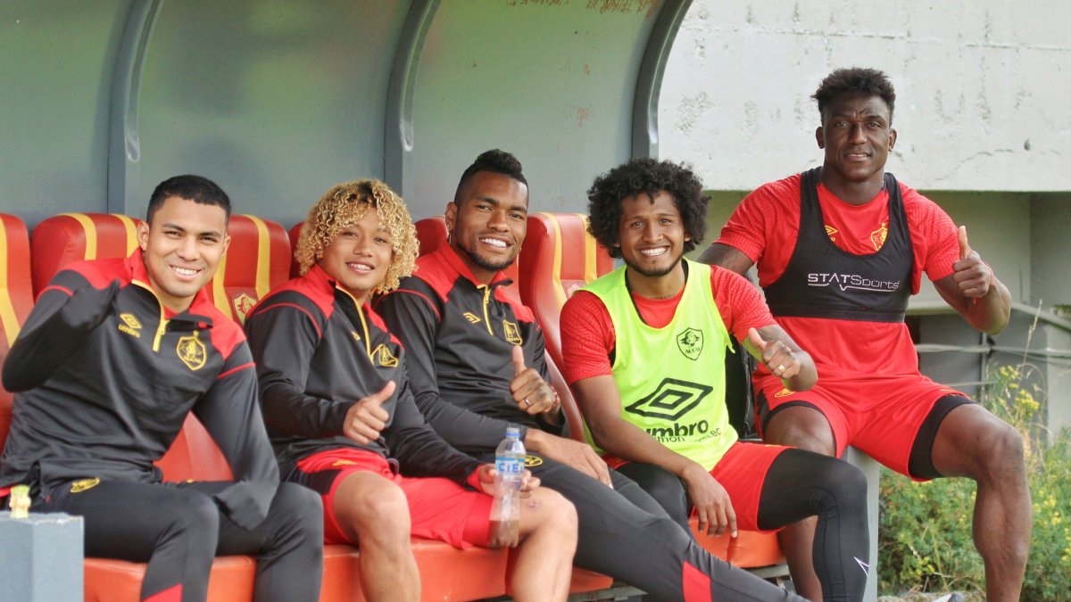 Jefferson Montero (i) es uno de los 14 refuerzos de Aucas en busca de revalidar el título de LigaPro.