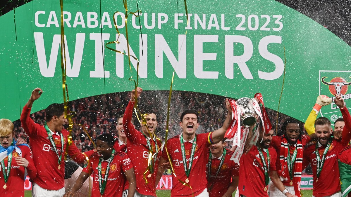 Manchester United celebra tras ganar la final de la Carabao Cup entre Manchester United y Newcastle United, en Londres