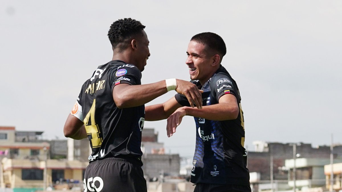 Kendry Páez (d) marcó el tercer gol de Independiente del Valle en el que fue su partido de estreno con el equipo.