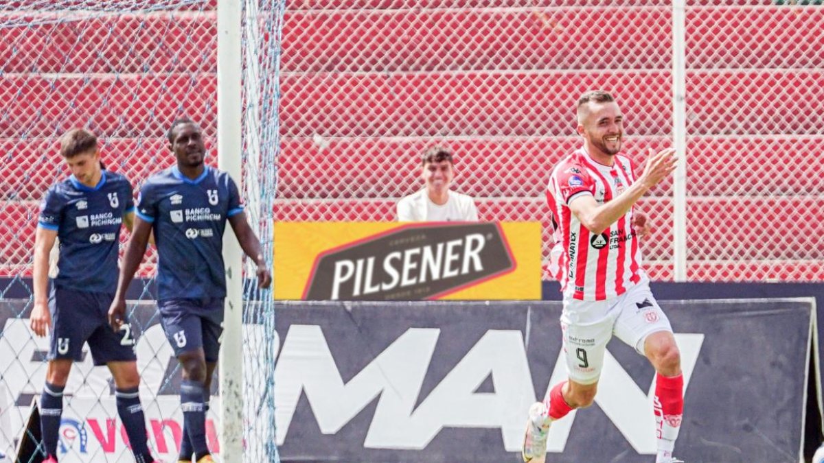 El delantero argentino Jean Carlos Blanco marcó el segundo gol de Técnico Universitario sobre Universidad Católica