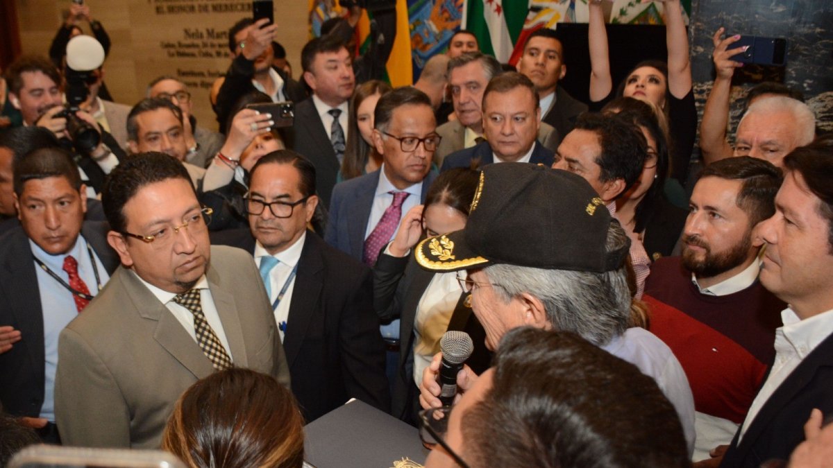 Reforma. En diciembre, el presidente fue a la Asamblea a entregar el proyecto de reforma constitucional.