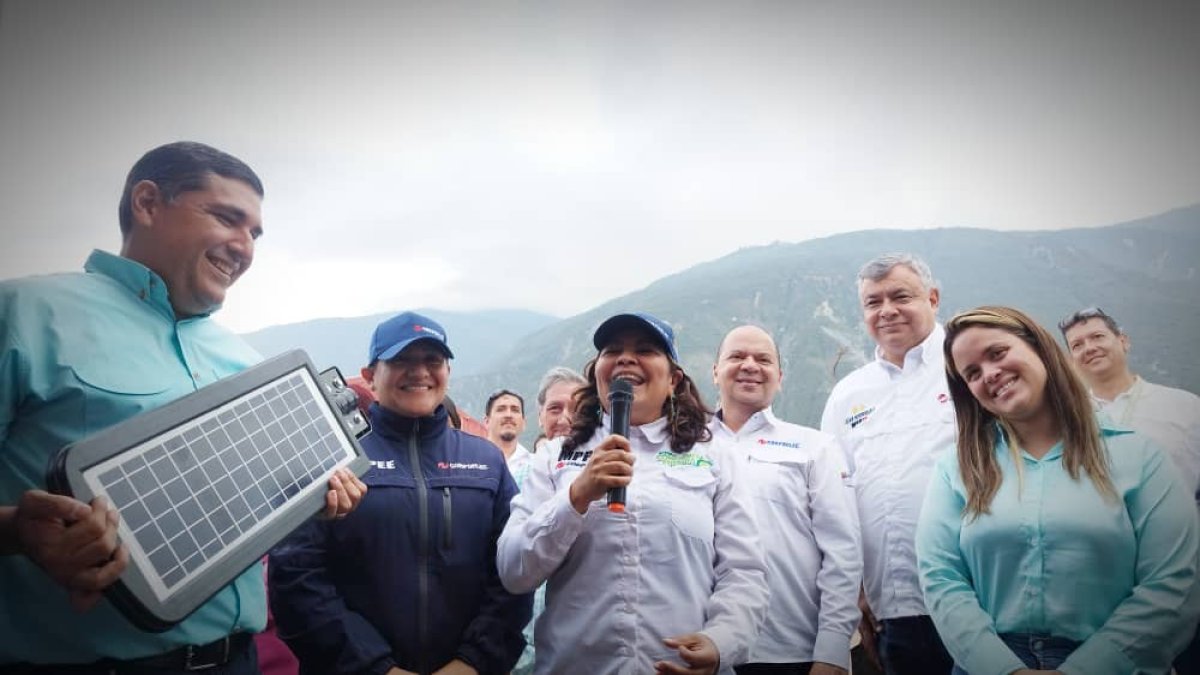 En la comunidad Llano El Anís, municipio Sucre, se instaló el primer Sistema de Energías Renovables de Venezuela.