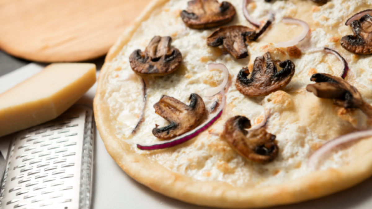 La pizza blanca es la novedad en restaurantes italianos de Reino Unido.