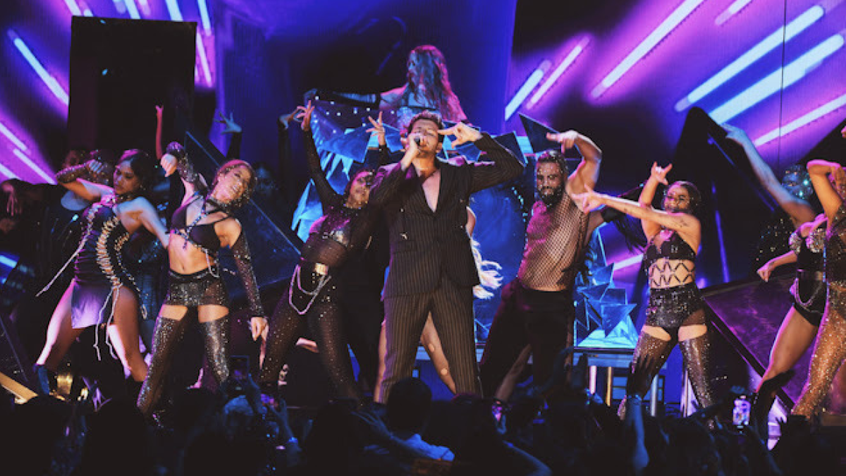 La canción Una noche sin pensar actualmente sobrepasa los 5 millones de reproducciones en Spotify.