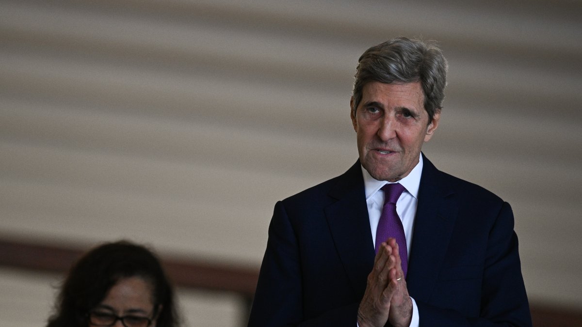 John Kerry, enviado especial del Presidente de los Estados Unidos de América para el Clima, llega para una reunión con la ministra de Medio Ambiente de Brasil, Marina Silva.