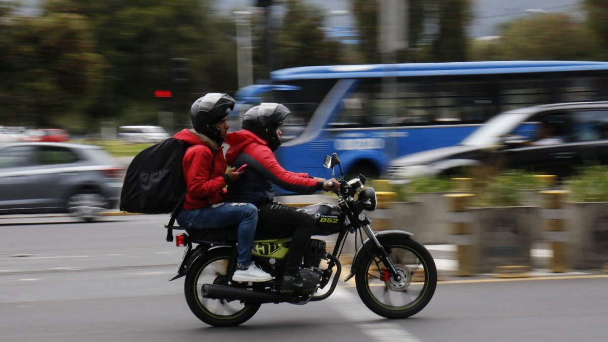 Dudoso. La circulación de dos personas para realizar una entrega genera sospecha.