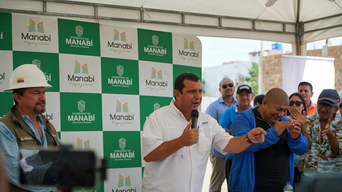 El prefecto de Manabí, Leonardo Orlando, en una actividad pública.