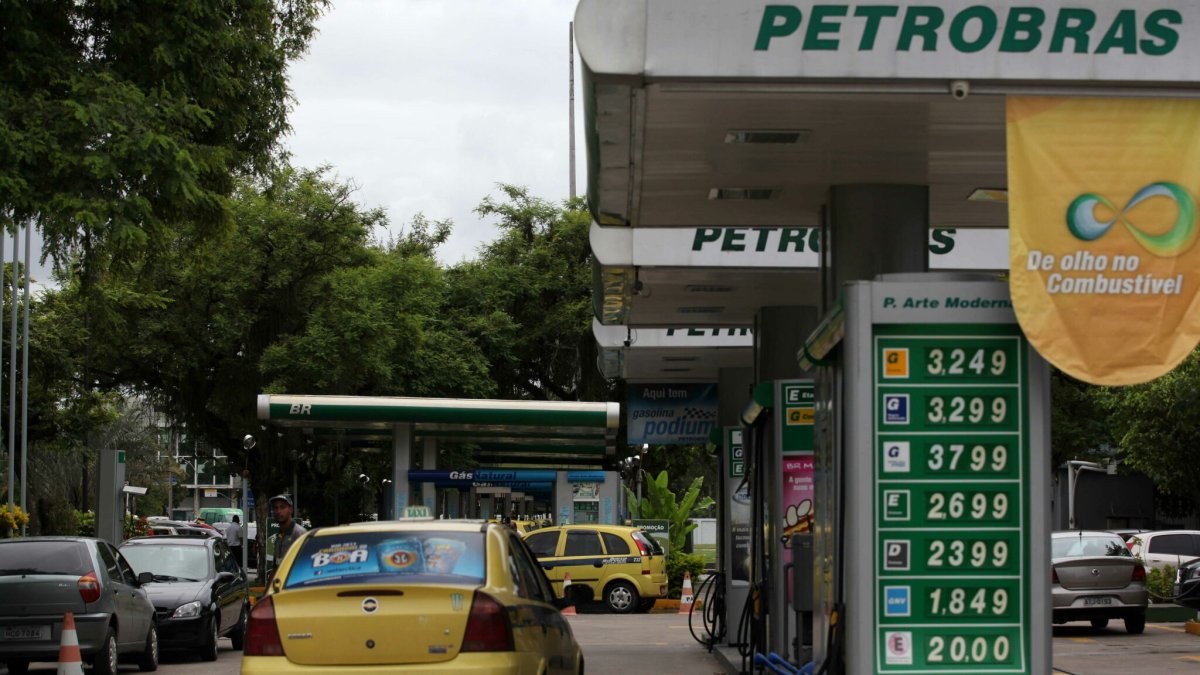 El Partido de los Trabajadores (PT), que lidera Lula, se mostró contrario a la retomada de los impuestos