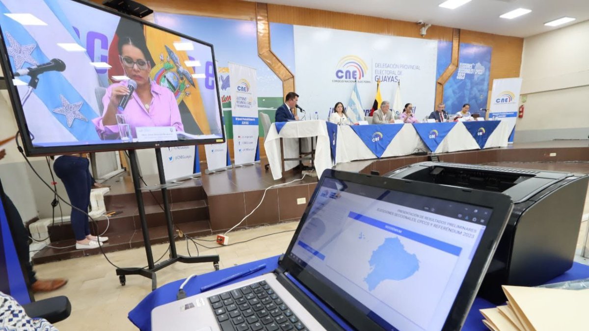 Revisión. Registro de una de las jornadas de la sesión del Pleno del CNE.