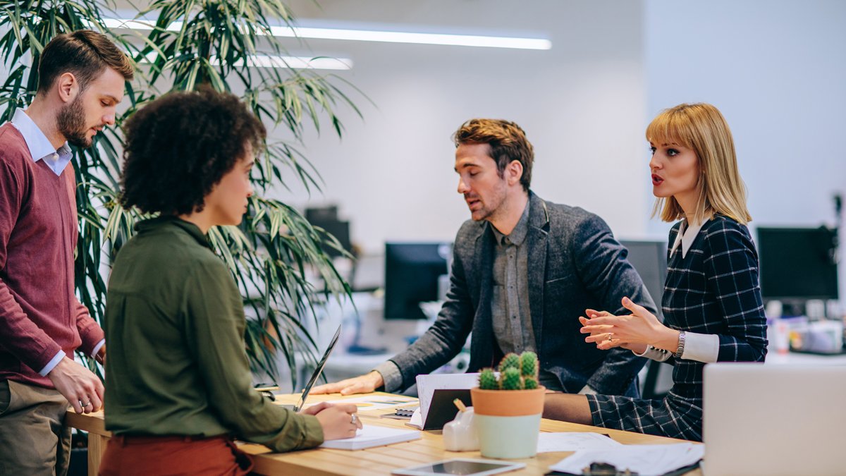 Empresas analizan el éxito de la jornada laboral de 4 horas.