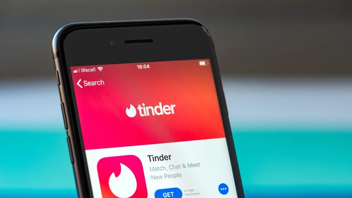 Tinder es una aplicación de citas, encuentros e incluso se le puede considerar como una red social.