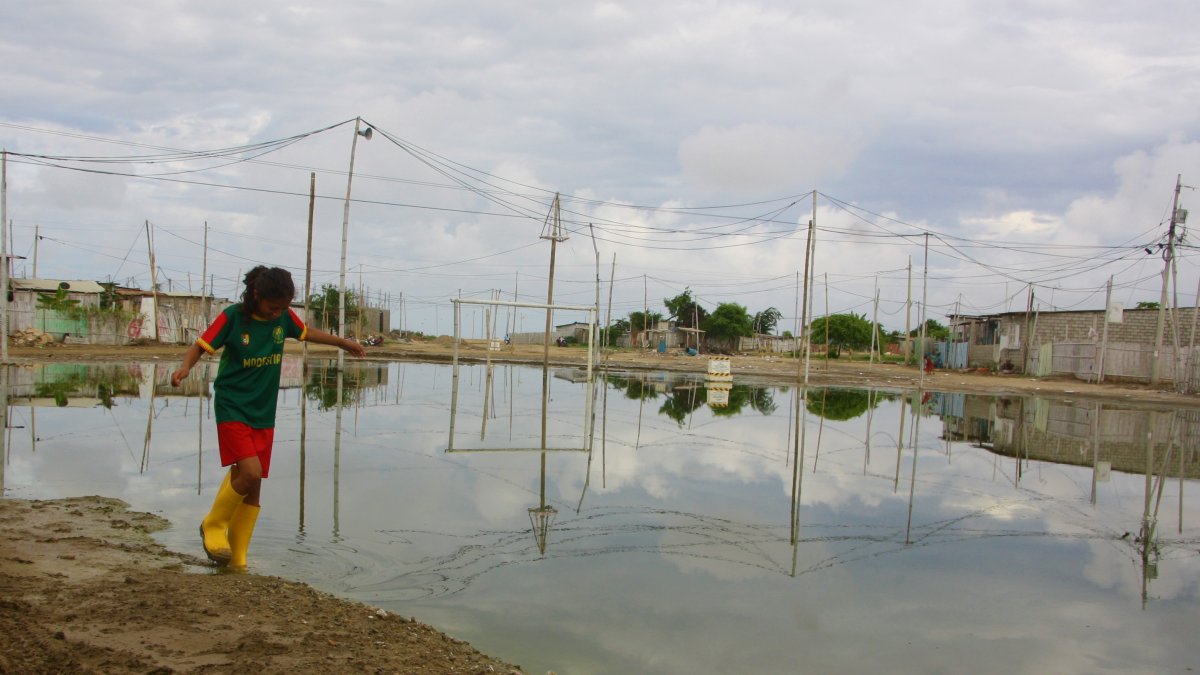 Hecho. Así permanece la cancha en el sector de José Luis Tamayo.