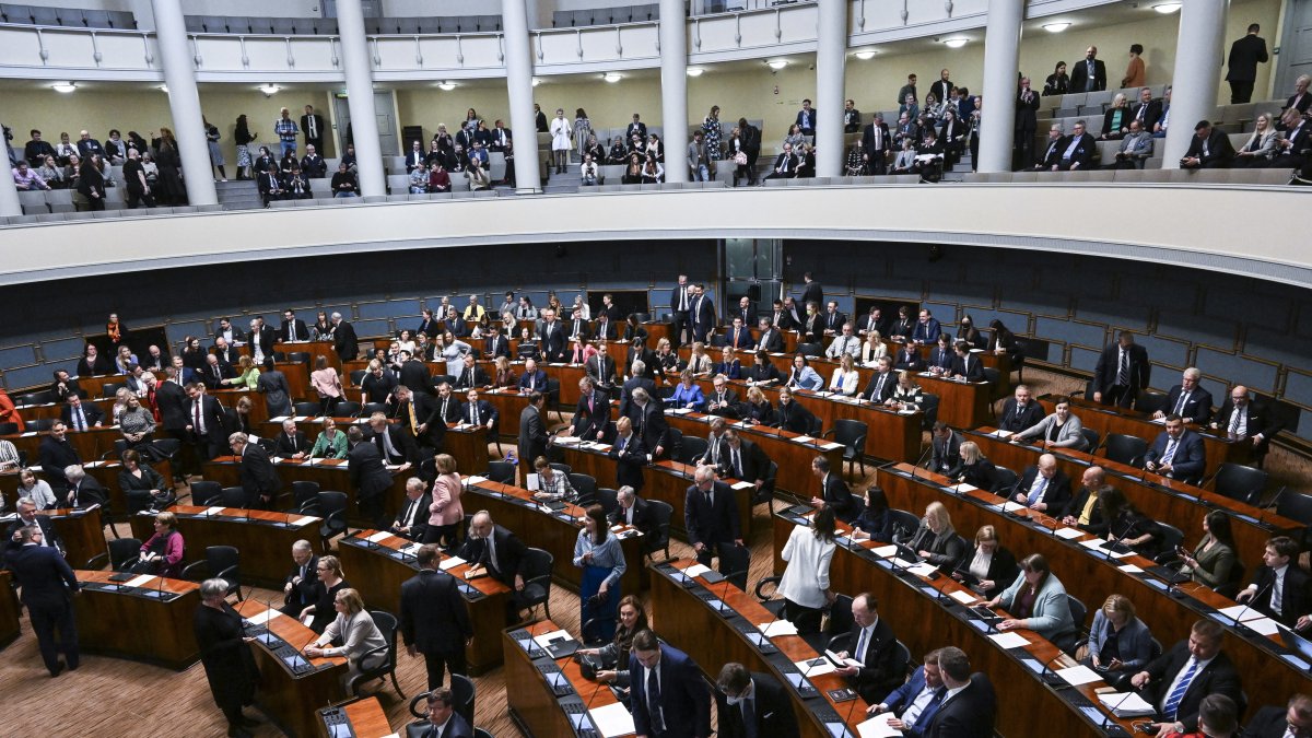 Vista general del Parlamento finlandés durante una votación de la solicitud de ingreso del país en la OTAN, en Helsinki, el 17 de mayo de 2022.