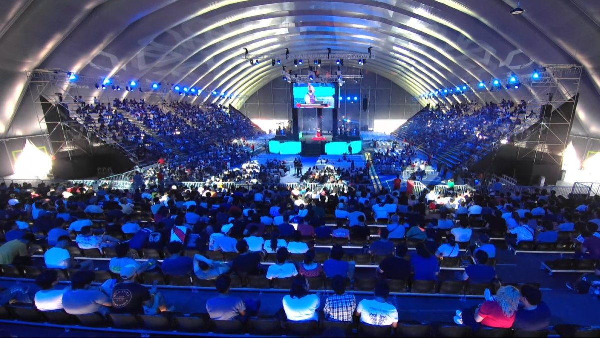 Al evento acudieron en la inauguración cerca de 8.000 personas.