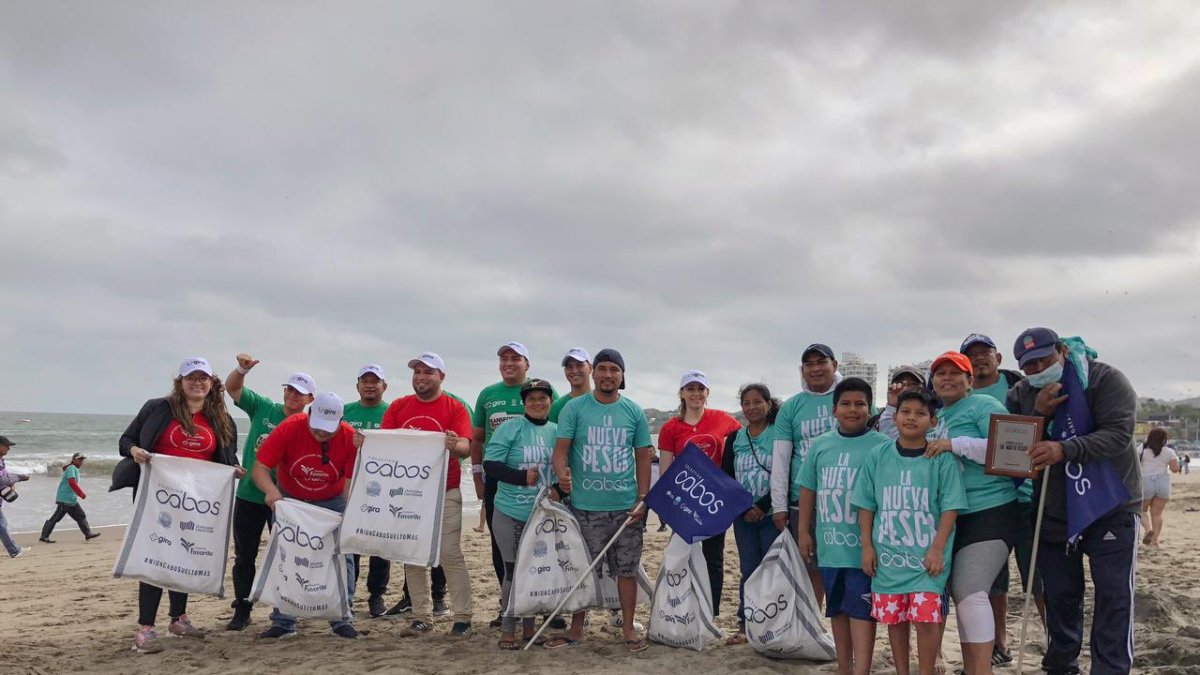 En 2022, el Colectivo Cabos, un Proyecto de Aplicación Profesional de la Universidad Casa Grande recuperó más de 2.300 kilos de basura marina