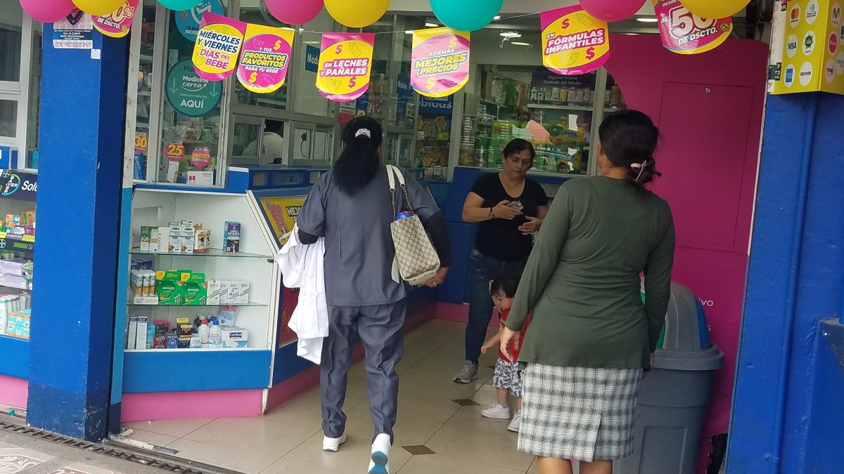 El Plan Medicina Cerca implica retirar en farmacias privadas los medicamentos que son recetados en los hospitales públicos.