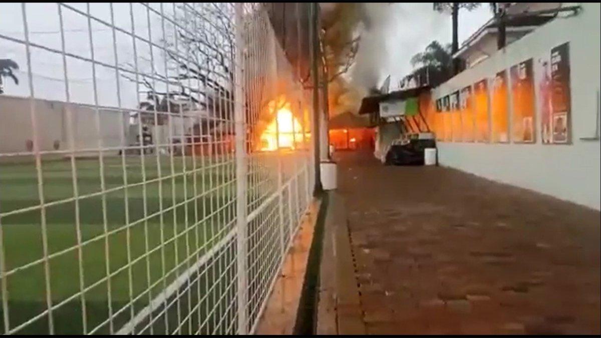 Un incendio se registró en una de las instalaciones del complejo de Orense.