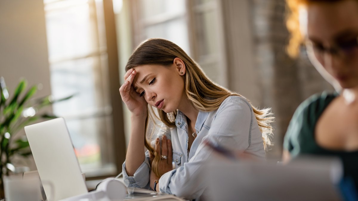 Probablemente la fatiga que estés presentando se deba a las personas que te rodean. 