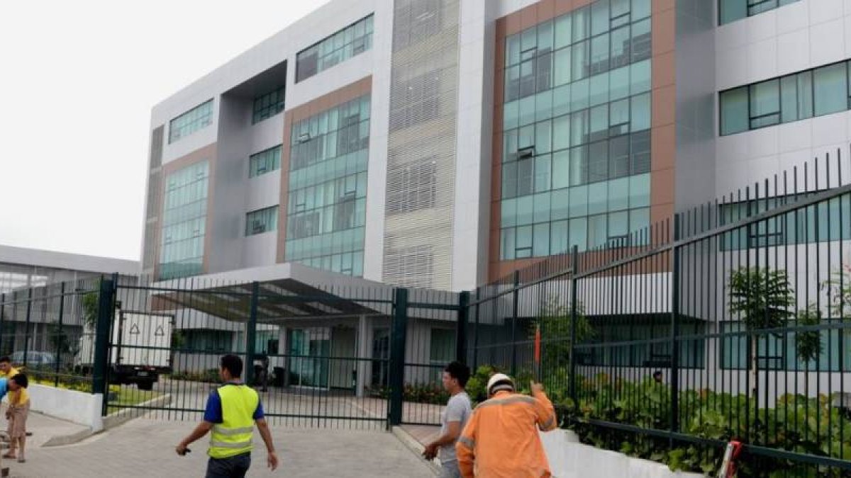 Se restringió el paso a los ciudadanos en el Hospital Guayquil