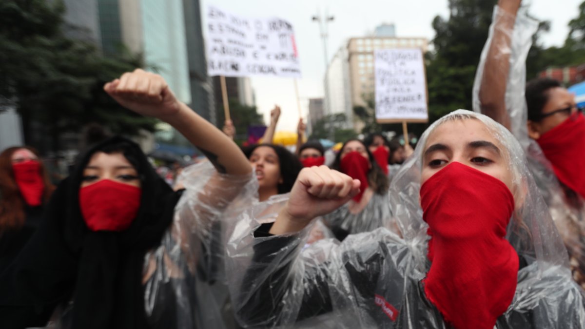 Mujeres protestan en defensa de sus derechos en la avenida Paulista en São Paulo (Brasil), en una fotografía de archivo. EFE/Fernando Bizerra
