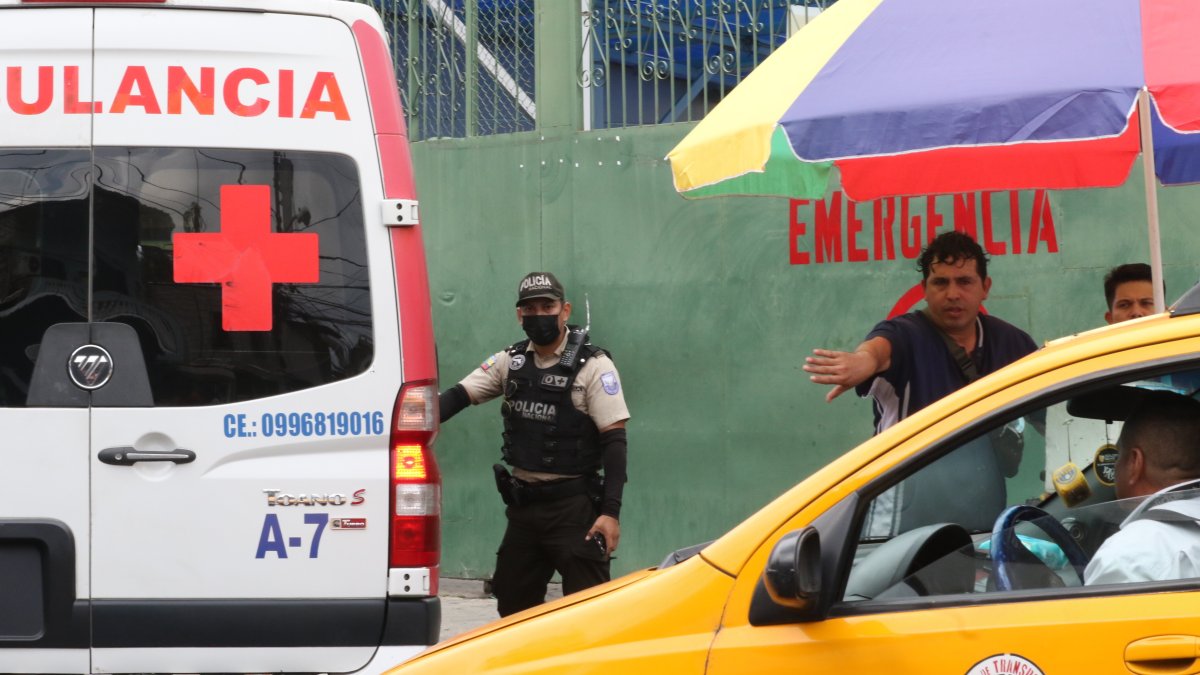 Custodia. Luego del asesinato se incrementó resguardo policial en los exteriores del hospital.