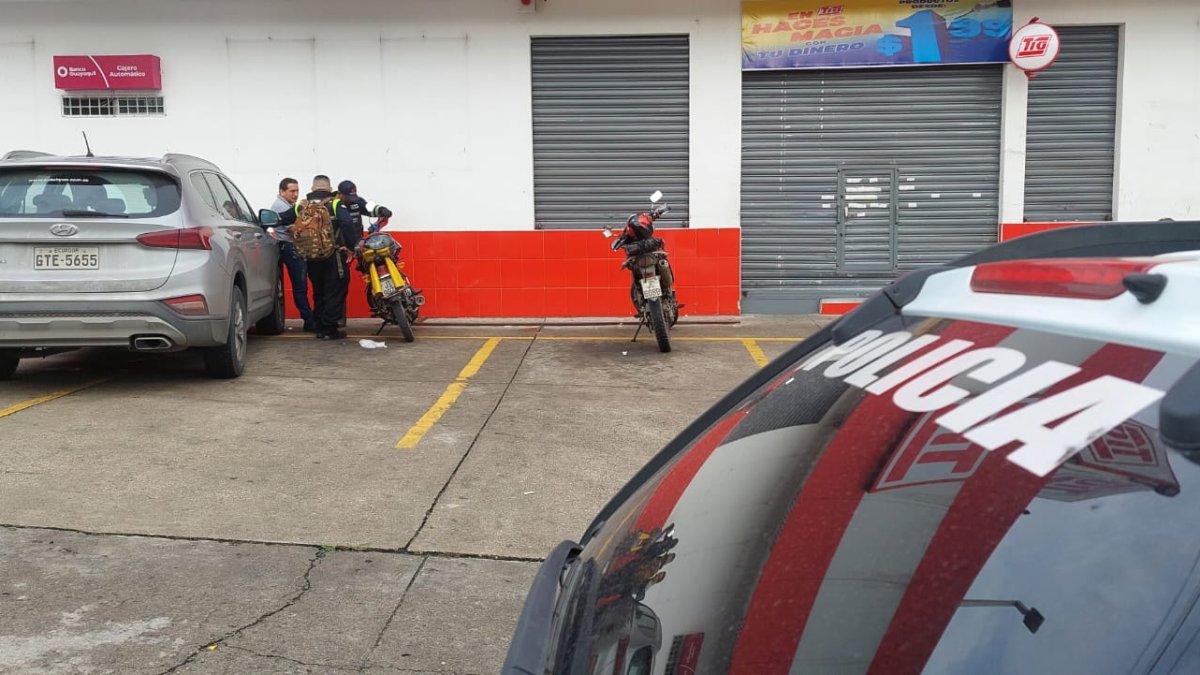 Al lugar llegaron policías y guardias de seguridad.