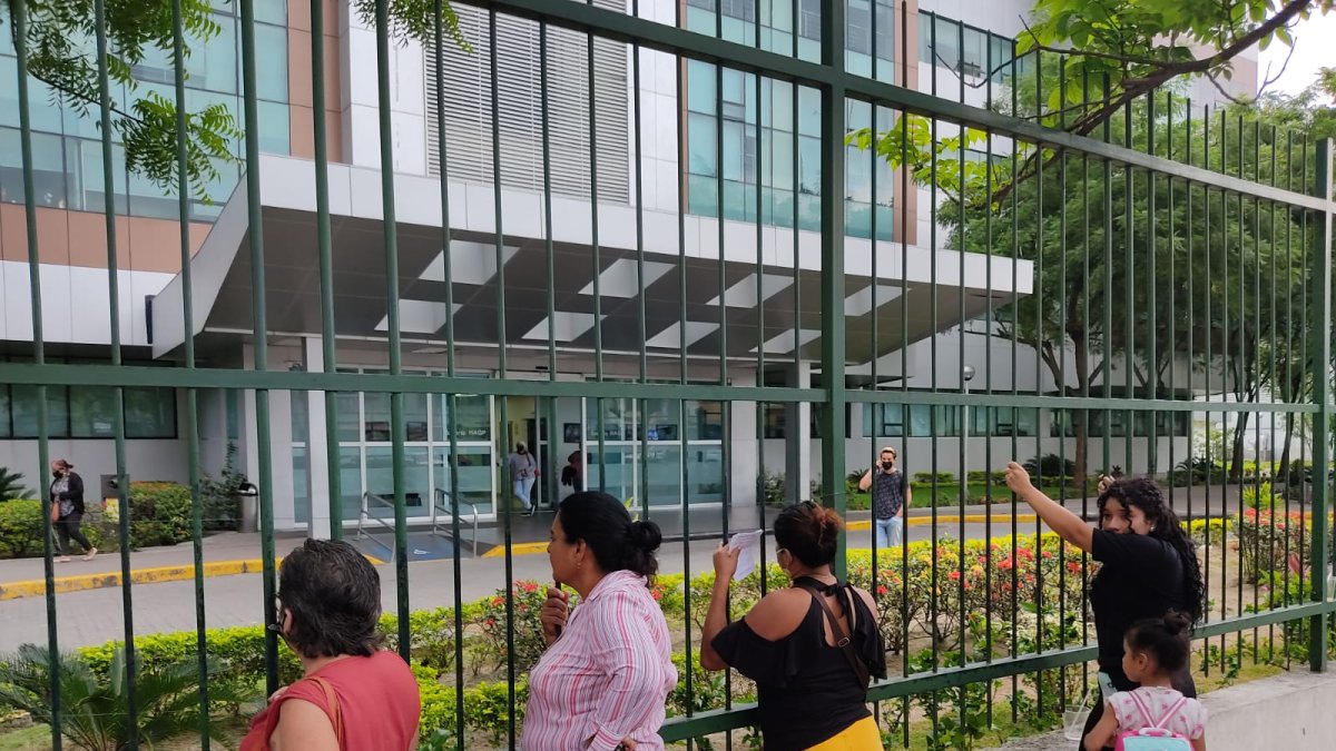Pacientes vivieron momentos de terror en los exteriores del hospital del suburbio