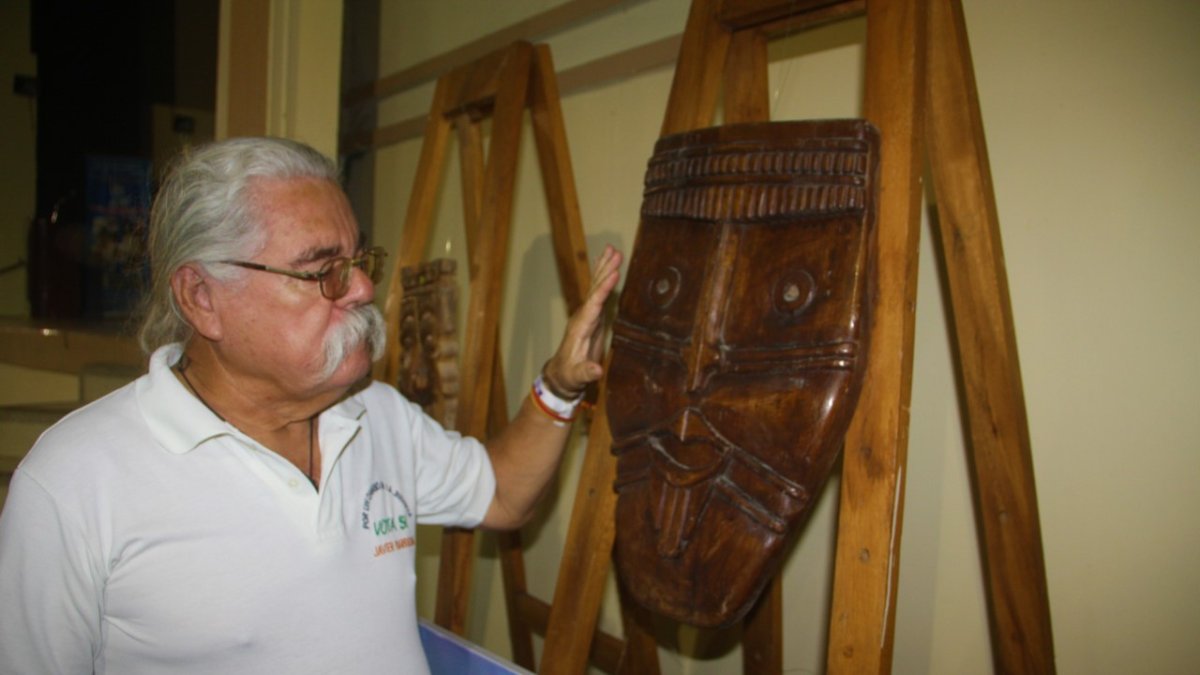 Investigador Luis Bajaña realiza explicaciones en charlas