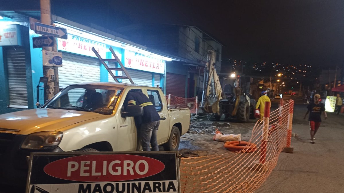 Trabajos. Personal se encuentra realizando los arreglos en Mapasingue.