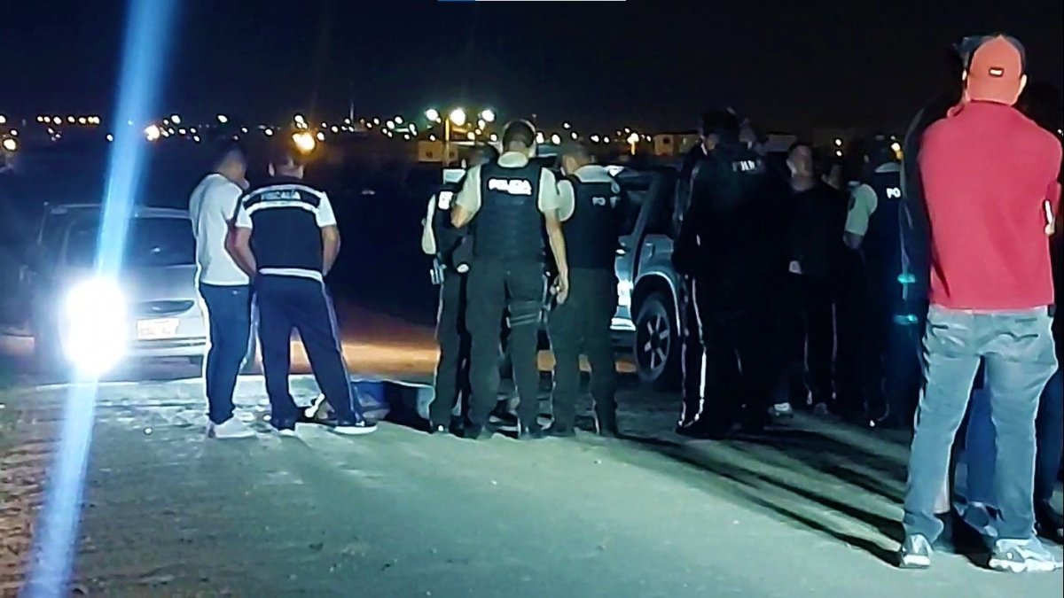 Los cuerpos de la pareja asesinada quedaron tendidos en una de las vías de la Península.