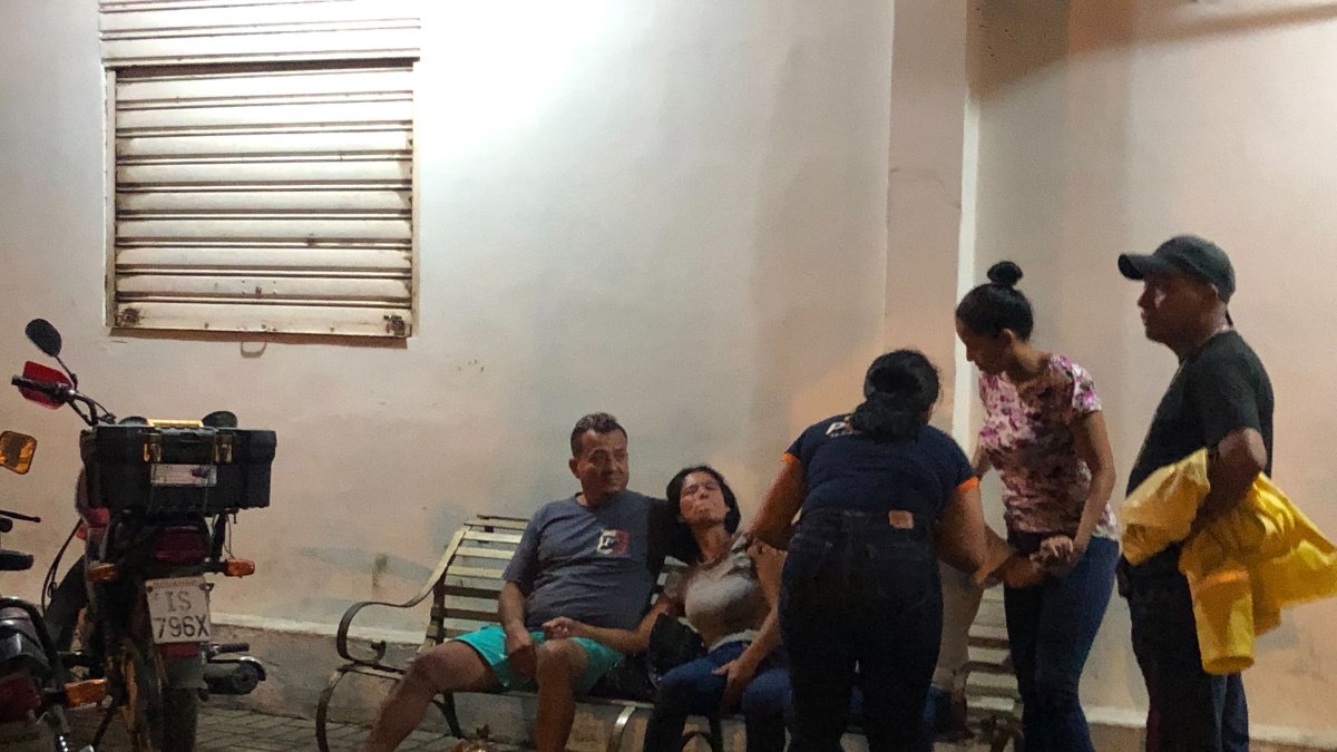 Los familiares y allegados lamentaban la decisión del joven suicida.