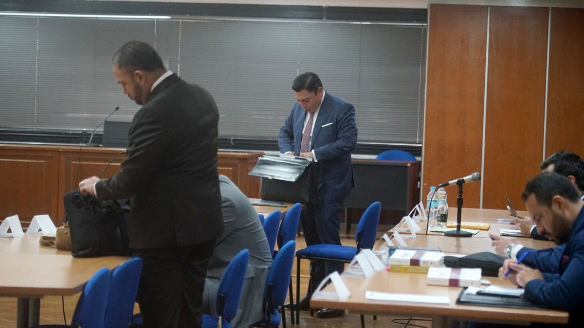 Diligencia. Defensores de los investigados en la Corte Nacional de Justicia para la audiencia de formulación de cargos.