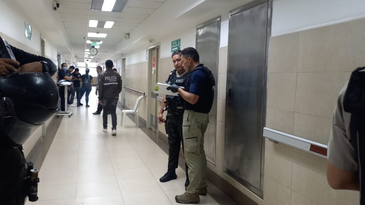 Protocolo. El Ministerio de Salud activó el código Plata, reforzó la seguridad en el hospital público de Guayaquil.