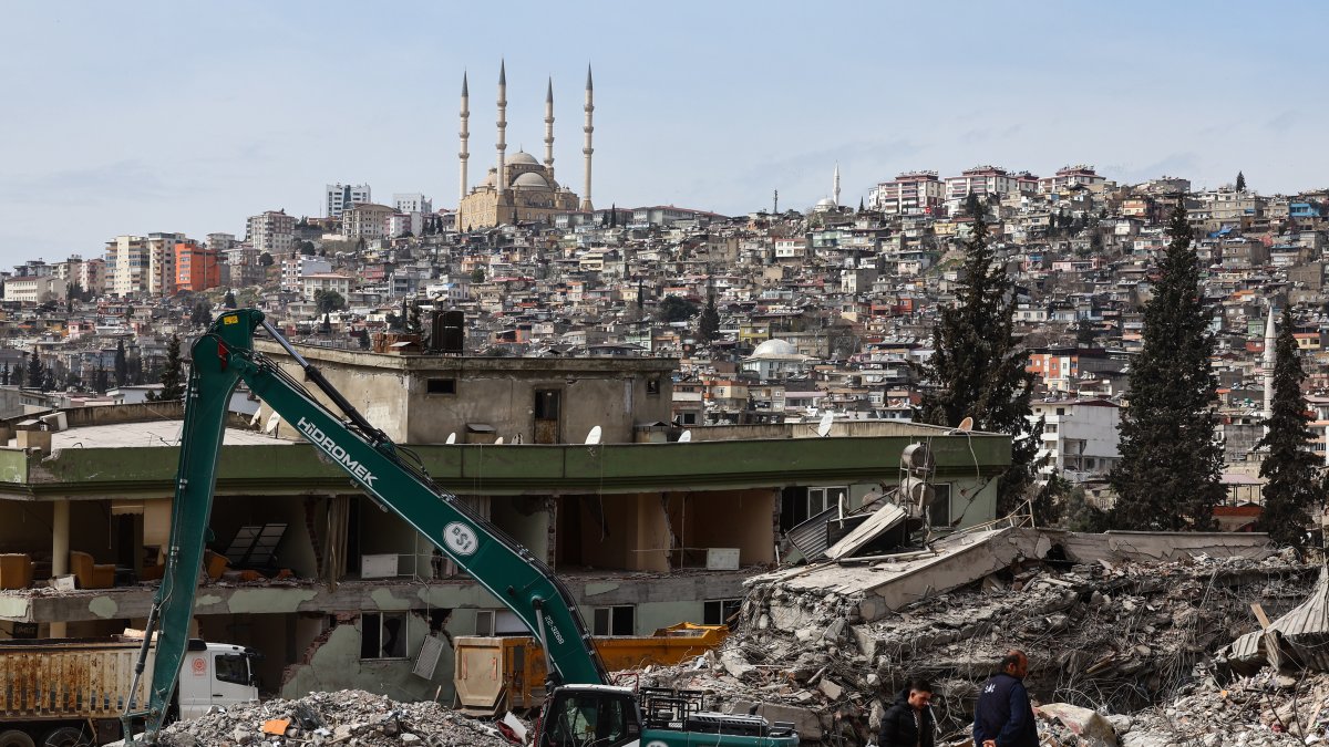 Cientos de edificios quedaron demolidos por el terremoto