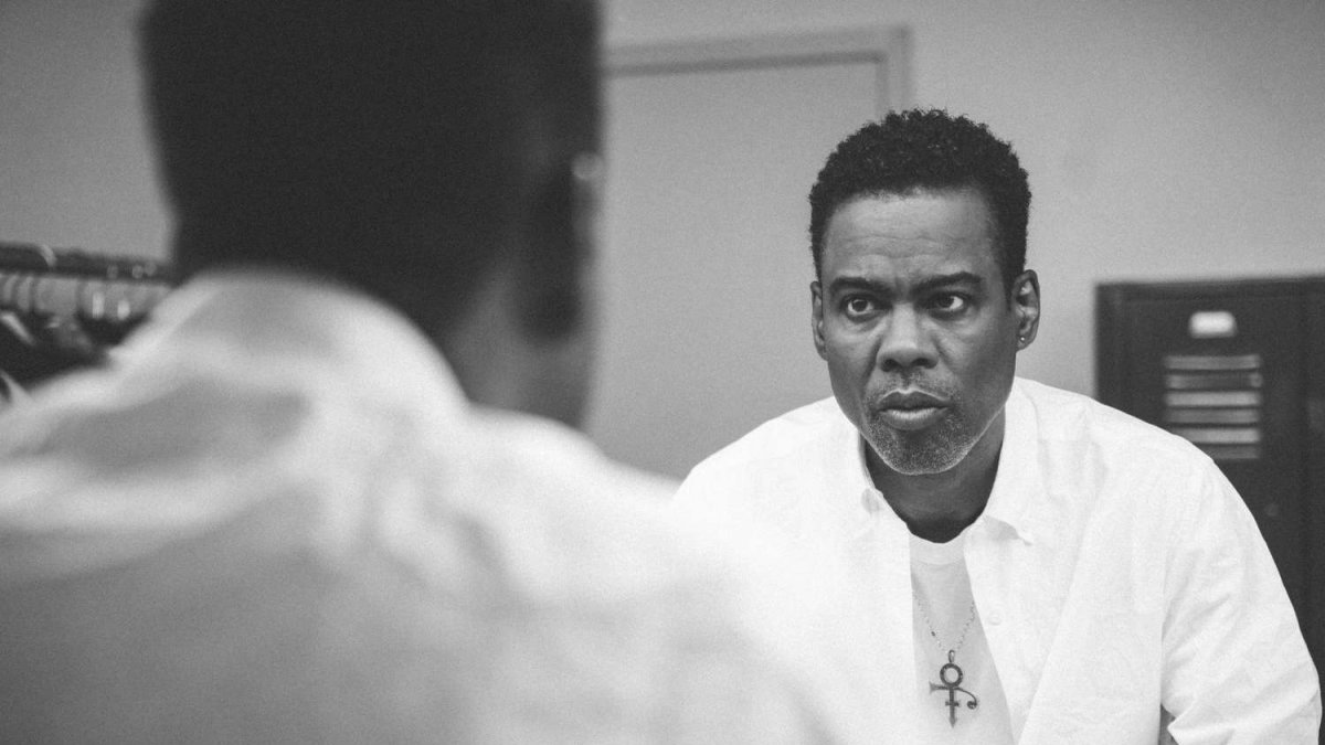 Chris Rock menciona que el comportamiento de Will Smith responde al hecho de que su esposa le haya sido infiel y lo haya confesado abiertamente.