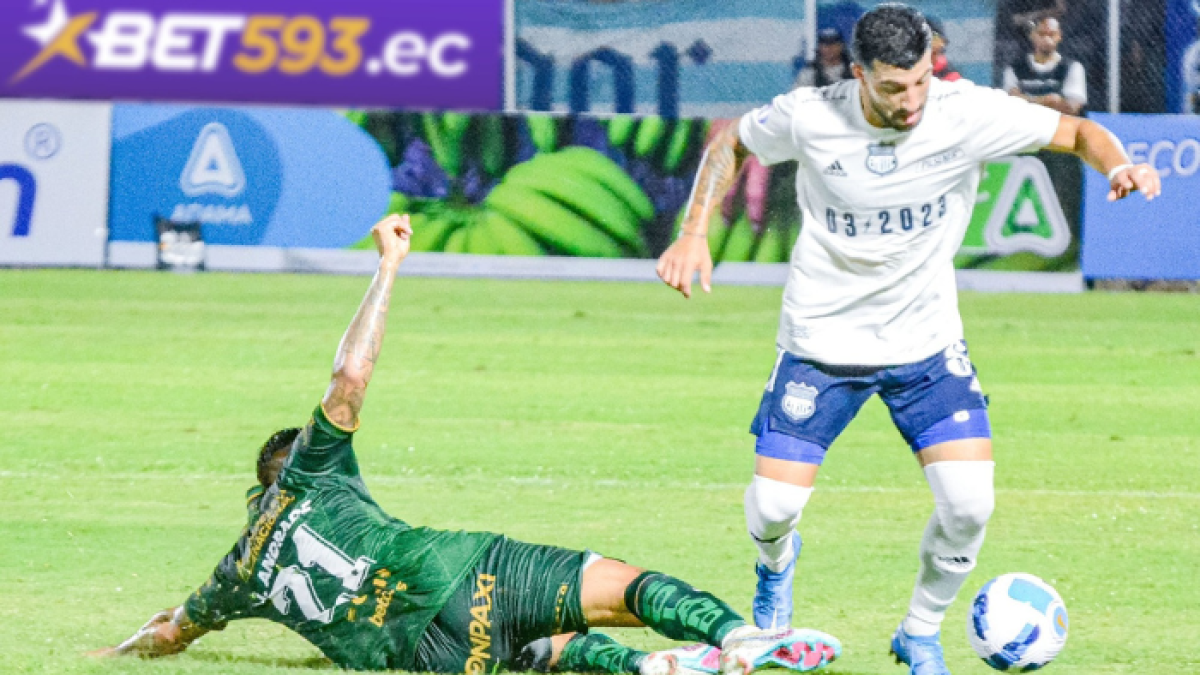 Orense enfrenta a Emelec en el estadio 9 de Mayo.