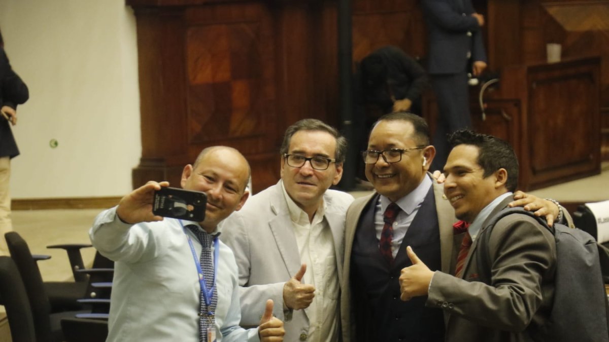 Los integrantes de la bancada correísta fueron los que más festejaron la aprobación del informe.