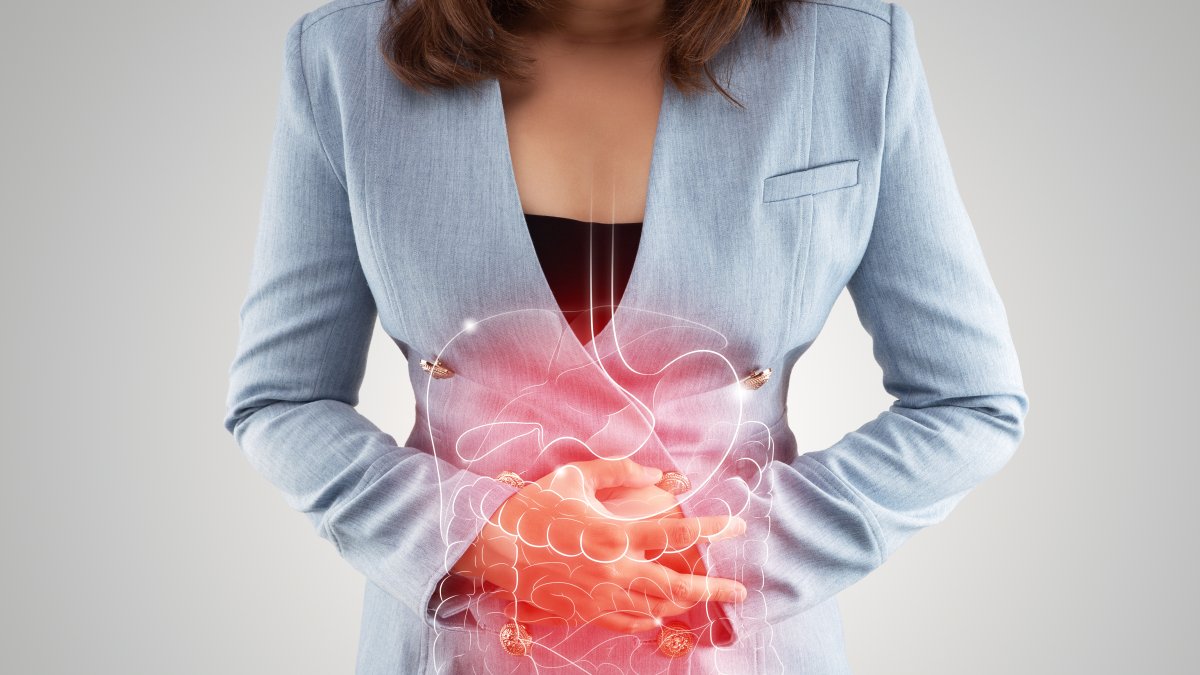 Ilustración de los órganos internos en el cuerpo de una mujer.