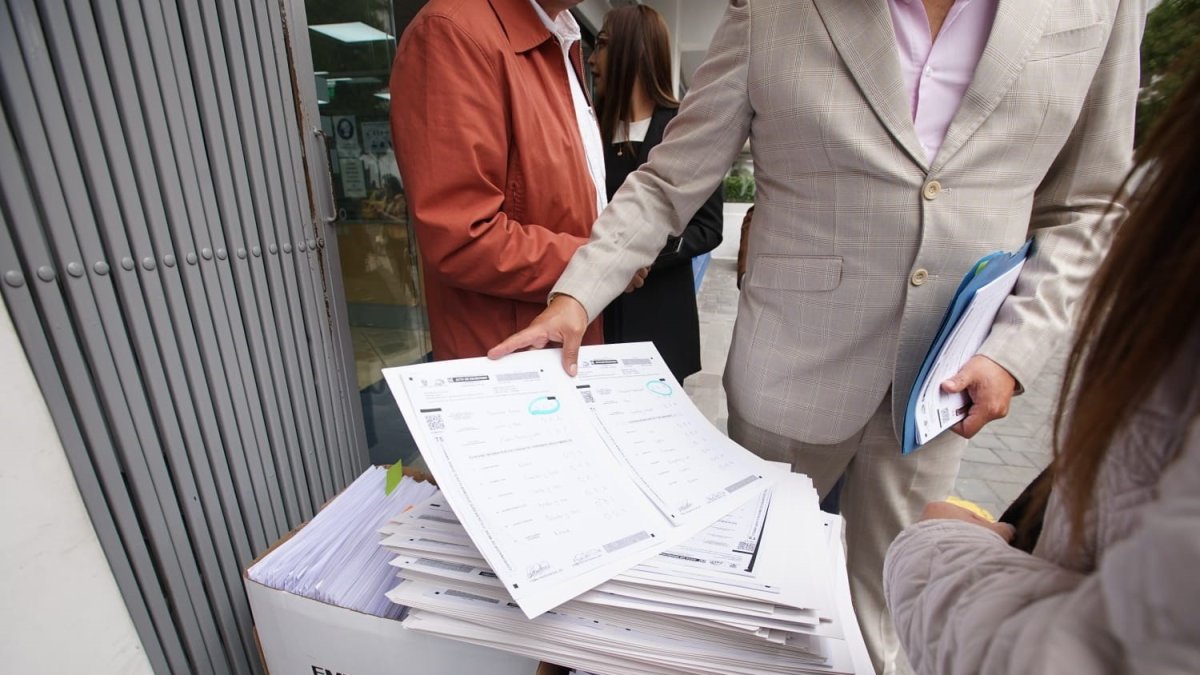 Denuncia. Decenas de documentos se presentaron en la Fiscalía como evidencia de posibles inconsistencias.