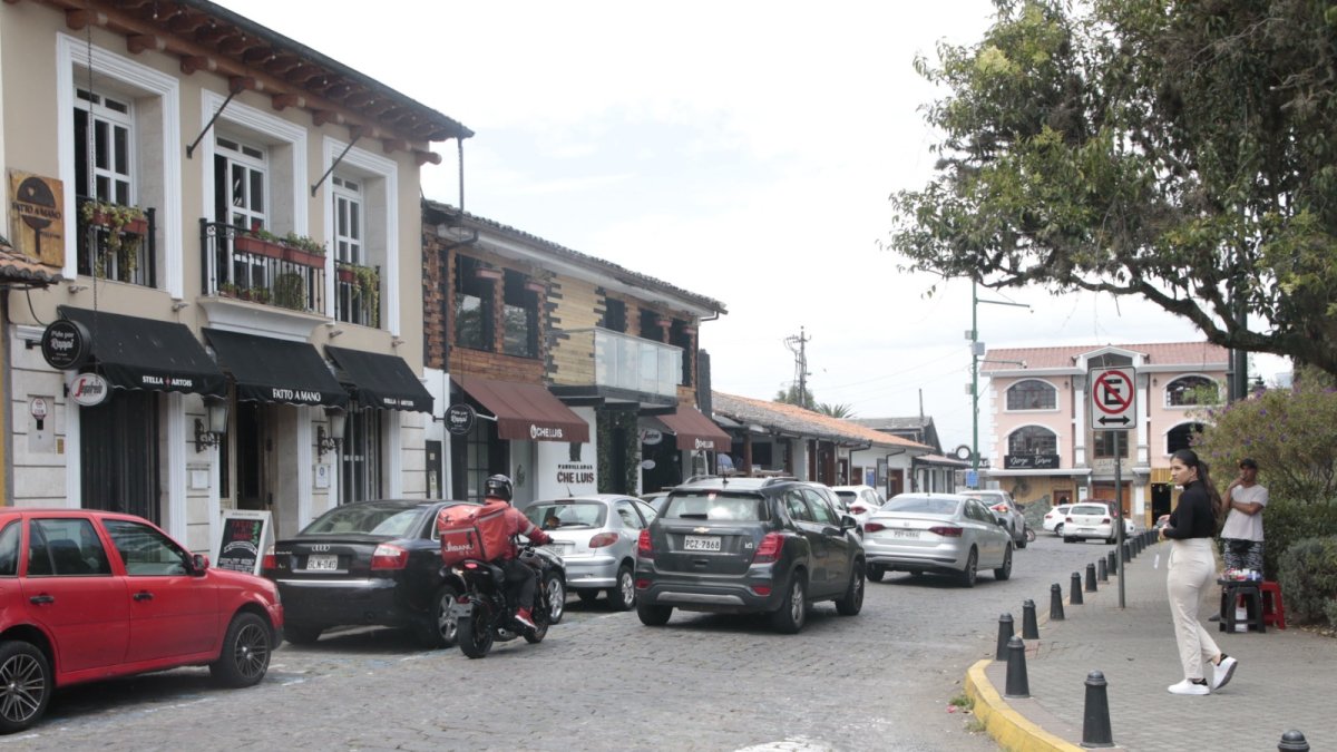 Renovado. Los locales comerciales, alrededor del parque central, fueron renovados y lucen totalmente modernos, conservando un aire campestre. Muchos pertenecen a marcas reconocidas y costosas.