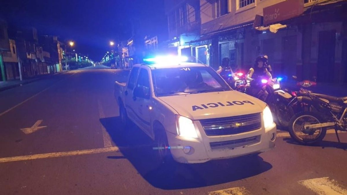 Agentes policiales en uno de los operativos en la ciudad de Quevedo.