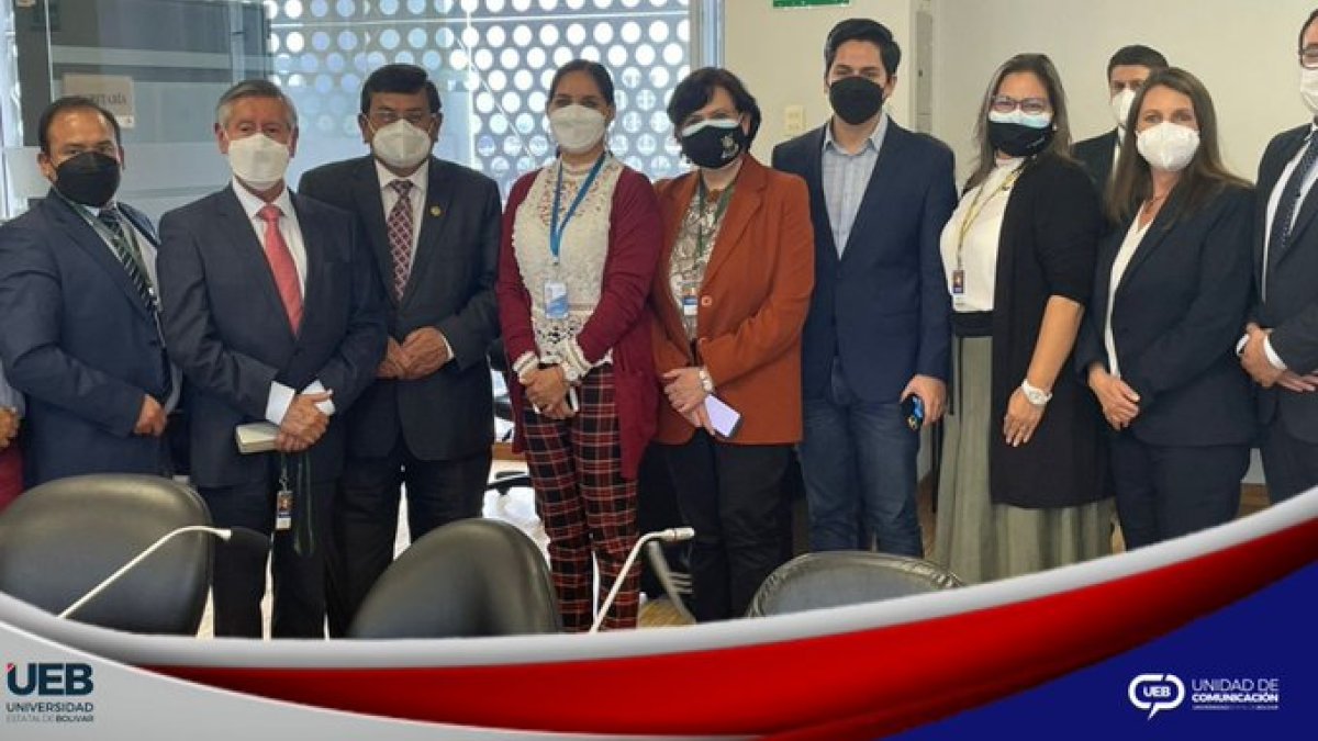 Un grupo de rectores y rectoras de universidades del país, en una reunión de 2021 en la Universidad Estatal de Bolívar