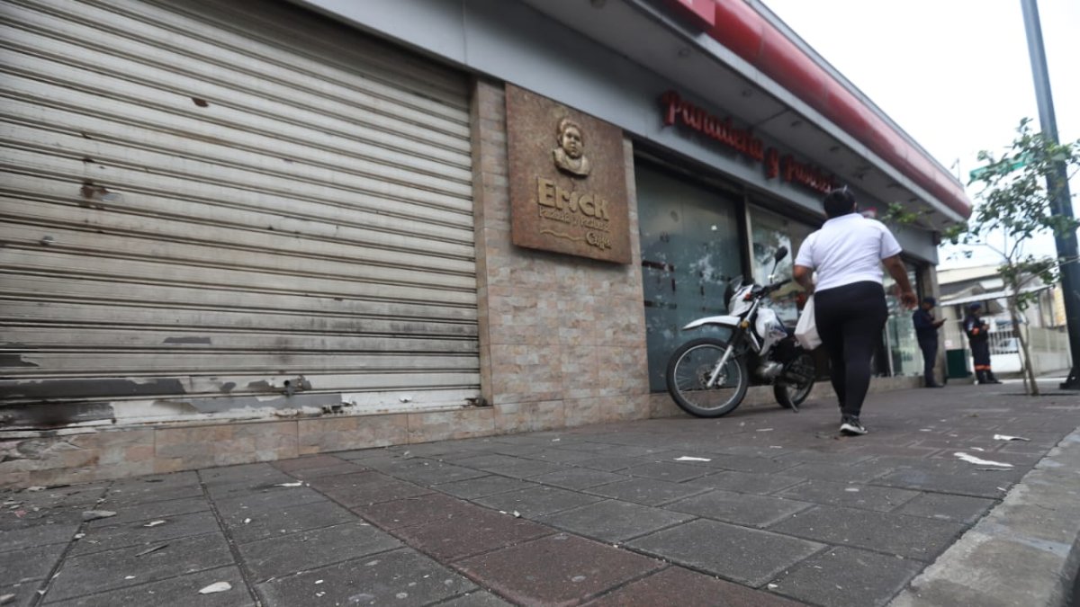 La Policía Nacional se hizo presente en el lugar para recabar indicios de este crimen