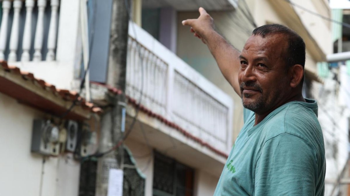 Un trabajador se electrocutó cuando trabajaba en Sauces 3. El transformador explotó.