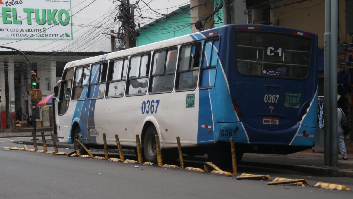 En las calles Seis de Marzo y Sucre, este es el escenario que se observa en las calles.