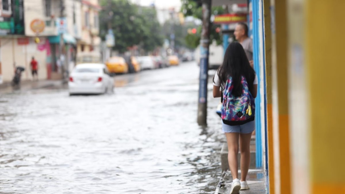 Este 9 de marzo en las calles de Guayaquil eran aún evidentes los estragos del aguacero del 8 de marzo.